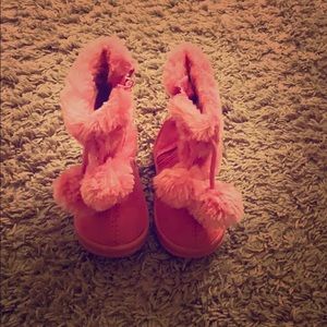 NEW Pink snow boots.